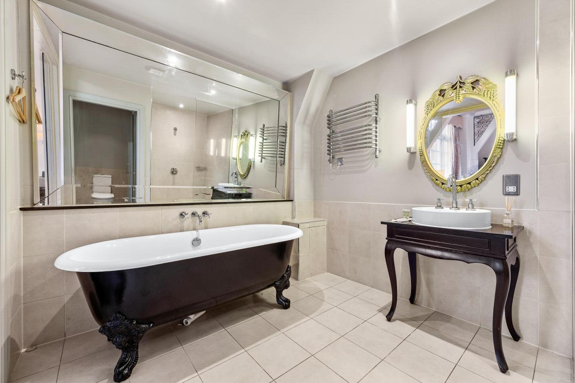 Harte & Garter Apartment วินด์เซอร์ ภายนอก รูปภาพ