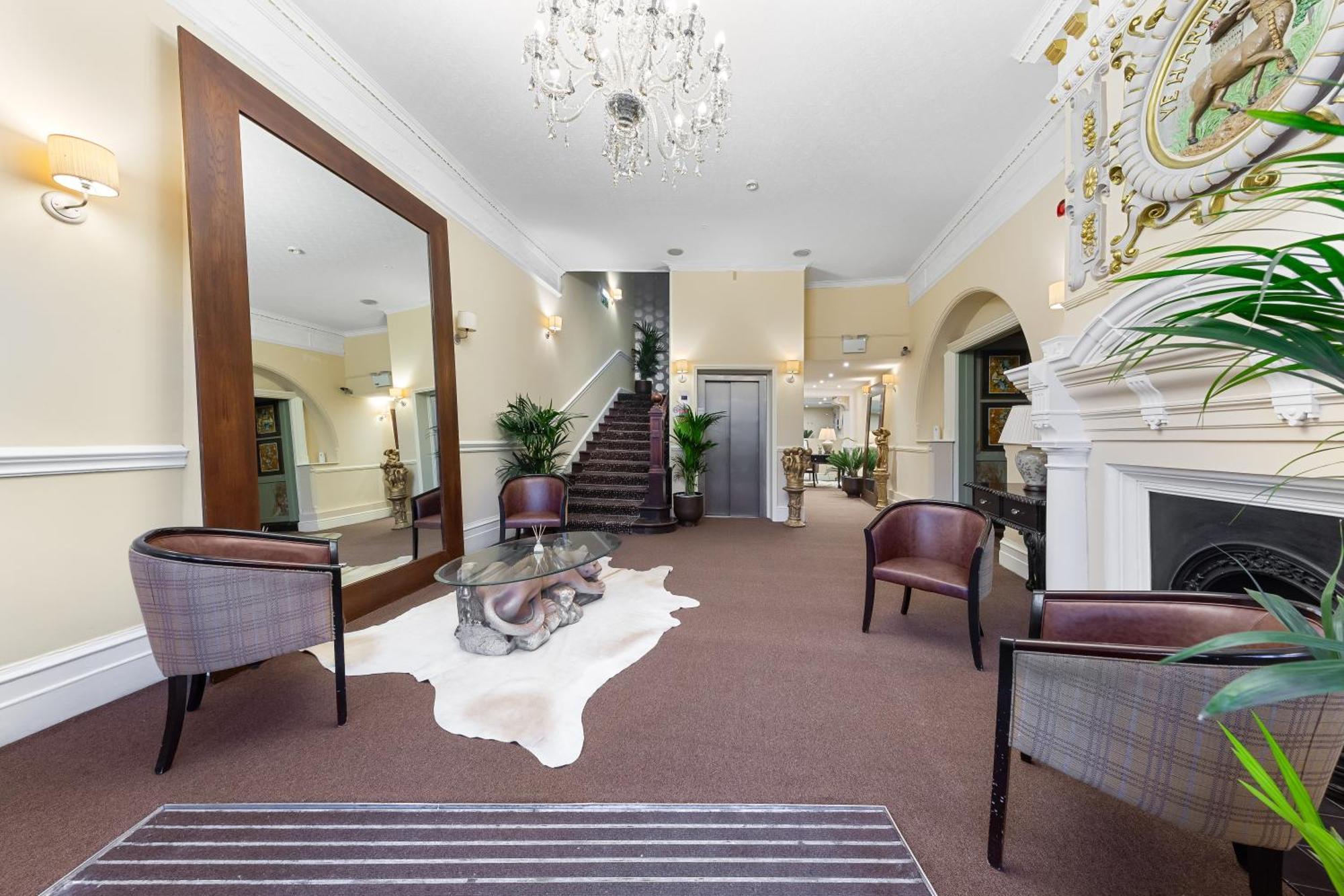 Harte & Garter Apartment วินด์เซอร์ ภายนอก รูปภาพ